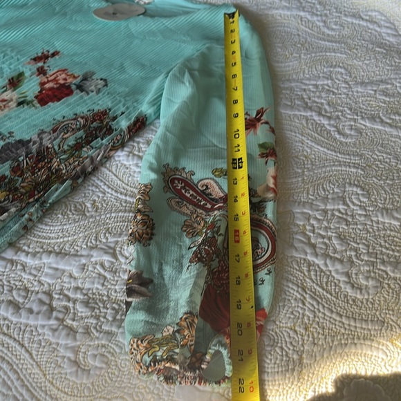 Italian Made Ladies Blouse - Picture 4 of 6